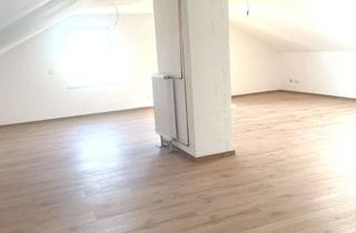 Wohnung mieten in 93083 Obertraubling, Bitte nur Mailanfragen: Großzügige sanierte schöne Wohnung im 2. OG (DG)