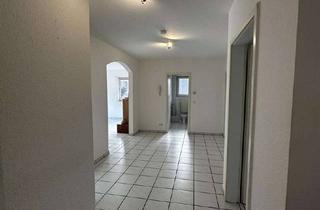 Wohnung mieten in 64625 Bensheim, Charmante 3-Zimmer-Wohnung mit Balkon, Kachelofen & Stellplatz in ruhiger Lage von Bensheim