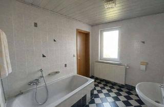 Einfamilienhaus kaufen in 91625 Schnelldorf, Charmantes Einfamilienhaus mit Sanierungsbedarf und Doppelgarage auf großzügigem Traumgrundstück.