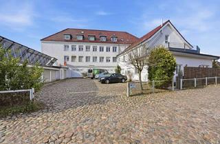 Haus kaufen in 23701 Eutin, Renditestarke, laufend modernisierte Kapitalanlage mit 19 Einheiten in guter Lage von Eutin