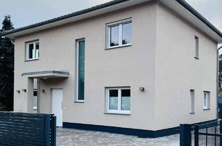 Villa kaufen in 15732 Schulzendorf, Moderne Stadtvilla mit Pool & Wärmepumpe in Schulzendorf - provisionsfrei