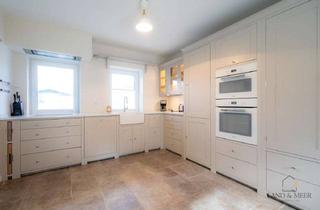 Wohnung kaufen in 23730 Neustadt, 2-Zimmer-Maisonettewohnung mit Stellplatz – Teil eines Hauses mit 3 Einheiten(Gesamtverkauf möglich)