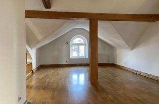 Lofts mieten in 63454 Hanau, Großzügige Dachwohnung mit Loftcharakter in denkmalgeschützter Villa Hanau Kesselstadt