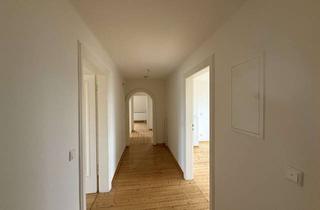 Wohnung mieten in 33609 Innenstadt, Sanierte und großzügige Altbauwohnung mit viel Licht und Charakter