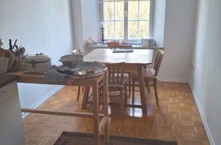 Wohnung mieten in 84163 Marklkofen, Eine besondere Wohnung, Aufzug, 2 tolle Zimmer, hohe Decken, Blick ins Grüne, ruhig