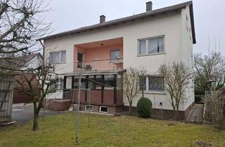 Haus kaufen in 94342 Straßkirchen, Renovierungsbedür. 2-Familienhaus mit ausbaufähigem DG in Straßkirchen, 3 Garagen, kurzfristig frei!