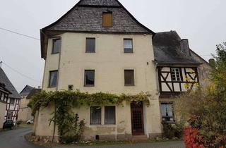 Haus kaufen in Dorfstraße 32, 56861 Reil, Historisches Fachwerkhaus 7 Zimmern in Reil (Mosel)Die Fotos sind von 1922, die Fassade erneuert.