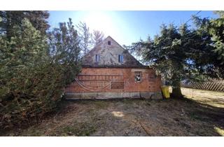 Einfamilienhaus kaufen in 09465 Sehmatal-Cranzahl, Schnäppchen Grundstück mit nutzbarer Garage und stark sanierungsbedürftigen EFH