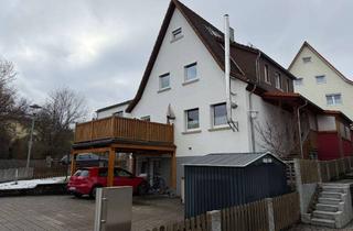 Haus kaufen in Siebenbürgenstraße, 73431 Aalen, Gepflegtes Stadthaus mit 150 m² Wohnfläche & großem Sonnenbalkon in zentrumsnaher Wohnlage von Aalen