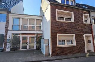 Haus kaufen in 47839 Hüls, Drei Reihenhäuser, modernisiert- mit einem Innenhof – einzeln nutzbar oder verbindbar