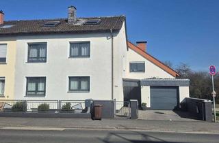 Doppelhaushälfte kaufen in 63456 Hanau, Großzügige Doppelhaushälfte mit zwei Wohneinheiten und viel Potenzial