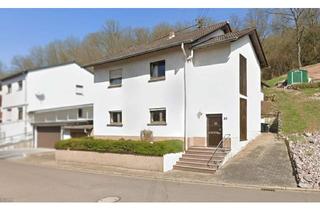 Haus kaufen in Ambetstraße 51, 66839 Schmelz, Großzügiges Zweifamilienhaus 183 m² Wohnfläche | Flexibel nutzbar | in Schmelz