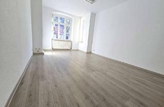 Gewerbeimmobilie kaufen in 09112 Kaßberg, Zentral gelegenes Büro im beliebten Kaßberg: Erdgeschoss, drei Zimmer, Balkon und Stauraum