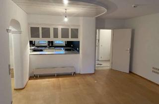 Wohnung kaufen in Wilhelm-Wernseher-Straße 15, 86551 Aichach, Aichach, 4-Zimmer - Erdgeschosswohnung mit eigenem Garten, Terrasse & Tiefgarage