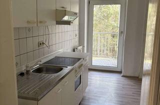 Wohnung mieten in Iltisstr 55, 24143 Gaarden-Ost, Renovierungsbedürftige 2-Zimmer Wohnung im 1. OG in Kiel