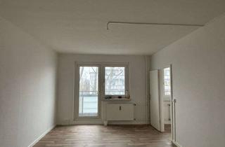 Wohnung mieten in Kastanienallee 56, 12627 Hellersdorf, Single Wohnung mit Balkon, Wannenbad und EBK!