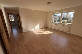 Wohnung mieten in Sternberger Weg 25a, 24321 Lütjenburg, Geräumige helle schöne 2-Zimmerwohnung mit Einbauküche zu sofort zu vermieten.