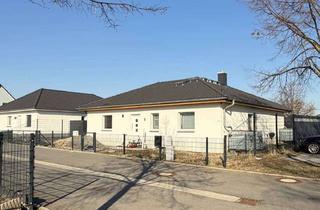 Haus kaufen in Am Torbogen, 06794 Glebitzsch, Ankommen statt bauen: Neuwertiger Bungalow (2024) mit Wärmepumpe, 3 Schlafzimmern und viel Ruhe!