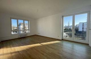 Wohnung mieten in Friedenfelser Straße, 12279 Marienfelde (Tempelhof), Großzügige 3-Zimmer Wohnung mit EBK und Balkon