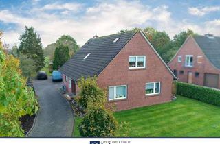 Haus kaufen in 26624 Südbrookmerland, Charmantes Zweifamilienhaus mit großem Grundstück und flexibler Nutzung