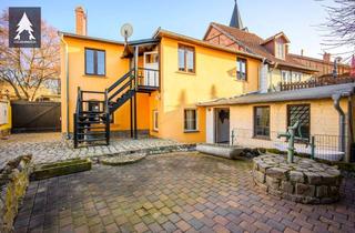 Haus kaufen in Hinter Der Mauer 10A, 06484 Quedlinburg, Durch das Tor in den ruhigen Innenhof – Fachwerkhaus mit Stellplatz in der Quedlinburger Altstadt