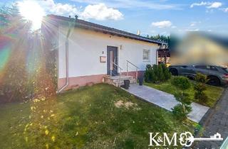 Einfamilienhaus kaufen in 56729 Langenfeld, Wohnen im Grünen: Einfamilienhaus mit Terrasse, Balkon und großem Grundstück