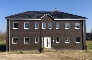 Haus kaufen in 23758 Wangels, Modernes Landanwesen (Bj. 2021) mit Wohnhaus, Halle, Bauland und ca. 4 ha Land