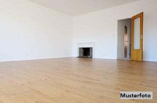 Doppelhaushälfte kaufen in 37339 Buhla, Einfamilien-Doppelhaushälfte mit Loggia und Garten