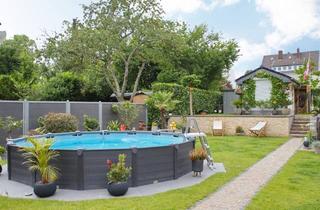 Einfamilienhaus kaufen in 40589 Düsseldorf, Urlaub zuhause mit Pool und Sommerküche