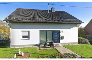 Haus kaufen in 57250 Netphen, Netphen - Zweifamilienhaus mit Balkon, großem Garten und Garagen