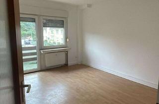 Wohnung kaufen in Niebuhrstr. 90, 47138 Obermeiderich, 3-Zimmer-Wohnung mit Balkon – sanierungsbedürftig, leerstehend