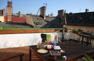 Wohnung kaufen in Strassmann Strasse 26, 10249 Friedrichshain, Lichtdurchflutete Traumwohnung im Herzen Berlins mit großer Terrasse und 2 Balkonen.