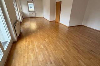 Wohnung mieten in 89551 Königsbronn, große 3,5 Zimmer-Wohnung mit großer Terrasse in Zentrum von Königsbronn zum 01.05.2026 zu vermieten.