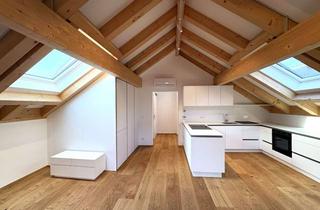 Wohnung mieten in Eck Zum Vaulschink, 93047 Innenstadt, Teilmöbliert! 2-Zi.-DG Altstadtjuwel - Erstbezug nach KfW-70-Denkmalsanierung