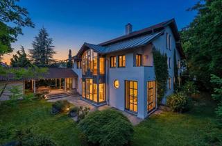 Haus kaufen in 82152 Planegg, Geräumiges Familiendomizil mit Einliegerwohnung nahe Biotech-Campus und Haderner Forst