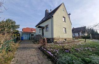 Haus kaufen in 09337 Callenberg, Freistehendes Haus mit 753 m² Grundstück, Brunnen, Garagen und viel Raum für neue Wohnträume