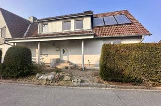 Haus kaufen in 23669 Timmendorfer Strand, Strandnah investieren: DHH mit Garage und großem Entwicklungspotenzial