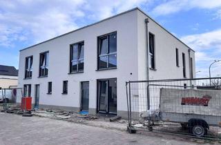 Haus kaufen in Im Kisselfließ 15a, 69514 Laudenbach, NEUBAU Erstbezug DHH mit Garage | PV Wärmepumpe | 3 Bäder | 173 qm | 272qm provisionsfrei | Top Lage