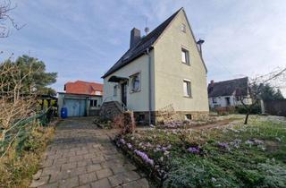 Einfamilienhaus kaufen in 09337 Callenberg, Freistehendes Haus mit 753 m² Grundstück, Brunnen, Garagen und viel Raum für neue Wohnträume