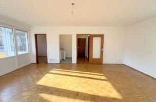 Wohnung kaufen in 53177 Bad Godesberg, Zentral und verkehrsgünstig gelegen! 1,5 Zimmerwohnung mit Balkon (Loggia) und PKW-Stellplatz!