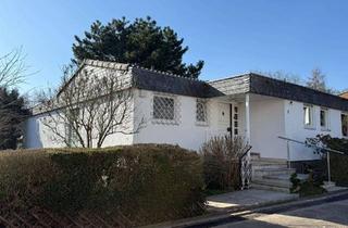 Haus kaufen in 65824 Schwalbach, Freistehender Bungalow am Park