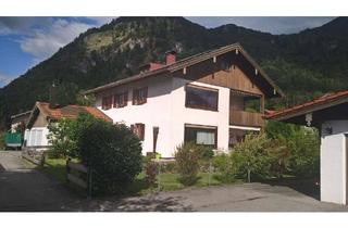 Haus kaufen in 83250 Marquartstein, Geräumiges Haus mit zwei Wohneinheiten in ruhiger Lage