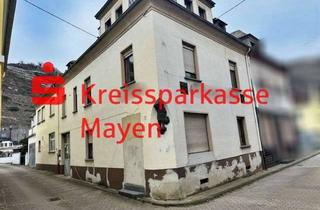Haus kaufen in 56330 Kobern-Gondorf, Renovierungsbedürftiges Zweifamilienhaus mit Werkstatt und Doppelgarage