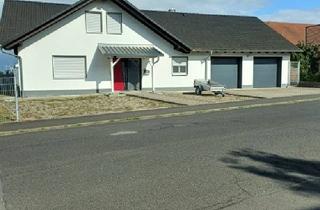 Einfamilienhaus kaufen in 97502 Euerbach, Euerbach - Großzügiges Einfamilienhaus mit EinliegenwohnungBüro 2 Garagen und 3 Stellplätzen in 97502 Euerbach zwischen Schweinfurt und Würzburg (ID 10633)