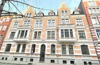 Wohnung kaufen in 30161 Oststadt, Nahe der Lister Meile - Sanierte Maisonette-Wohnung mit Aufzug, Dachterrasse & Balkon