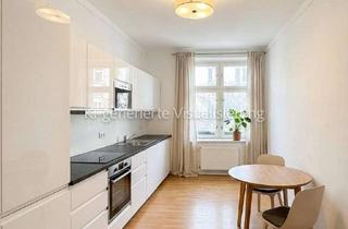 Wohnung kaufen in Ebertystrasse 31, 10249 Friedrichshain, Rohdiamant im Altbau - bezugsfreie 3-Zi-Wohnung mit großem Gestaltungspotenzial