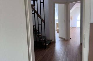 Wohnung mieten in Lampehof 13, 30926 Seelze, Stilvolle Maisonette-Wohnung mit großem Wohnzimmer, Balkon & Stellplatz in ruhiger Lage von Letter