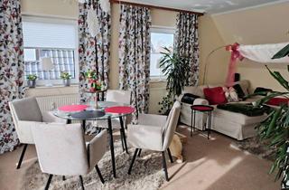 Wohnung mieten in Jesuitenhof, 31137 Hildesheim, Modernisierte DG-Wohnung mit dreieinhalb Zimmern sowie Balkon und Einbauküche in Hildesheim