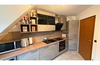 Wohnung mieten in Heinrich-Stranka-Straße 3/5, 90765 Poppenreuth, Modernisierte, helle, große 3-Zi-DG-Wohnung mit Loggia, Einbauküche, Aufzug, in Fürth Popp.