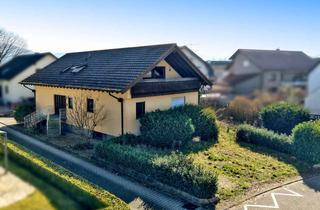 Haus kaufen in 76547 Sinzheim, Charmantes Zweifamilienhaus mit Balkon, Terrasse, Garten und viel Potenzial